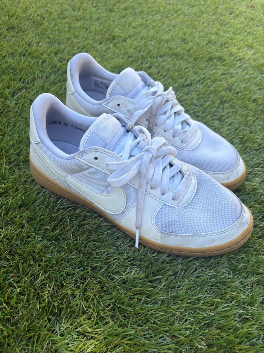 Nike Women's Field General Sneakers 8.5 White - Picture 2 of 8